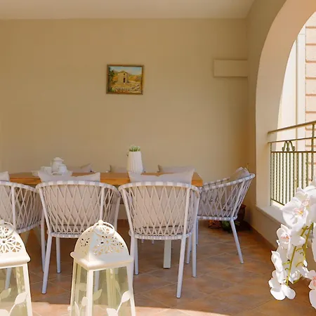 Mylos Villa *